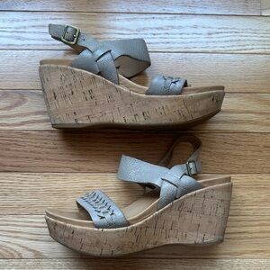 Kork-Ease Women's Gray Wedge Sandals
